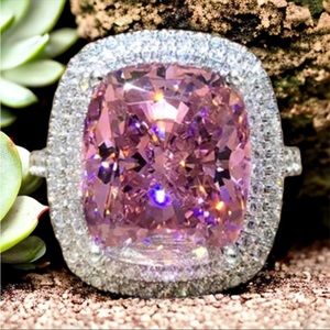 Beautiful’Big Pink Zirconia Wedding Ring. NWT